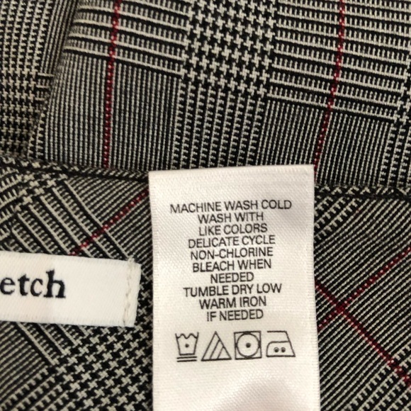 NWT Liz & Co. Plaid Cuffed Capri - Picture 9 of 9